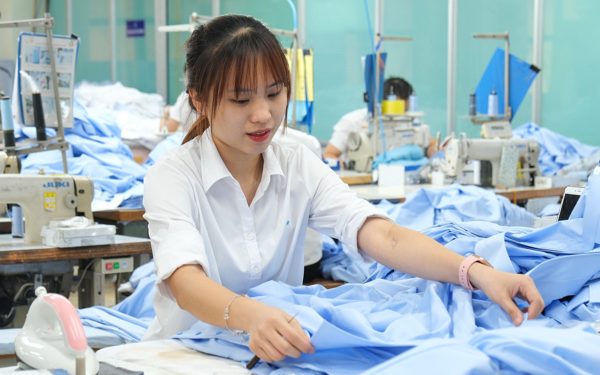 Tăng lương, giảm giờ làm, thêm phúc lợi: Doanh nghiệp FDI 'tung chiêu' giữ chân lao động