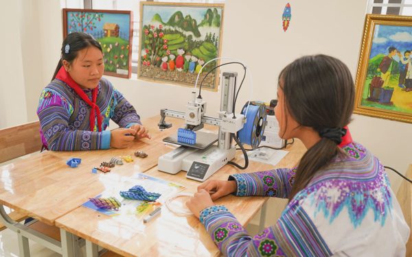Tặng phòng thực hành STEM cho trường học vùng sâu, vùng xa