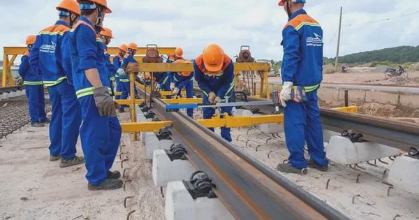 Tăng tốc lắp ray tàu điện đầu tiên ở Phú Quốc