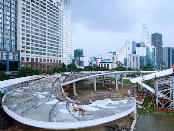 Tăng tốc thi công cầu đi bộ nghìn tỷ vượt sông Sài Gòn
