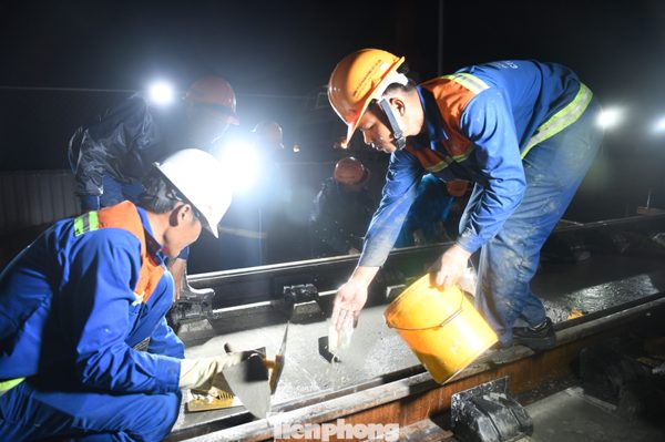 Tăng tốc thi công xuyên đêm đưa tuyến tàu điện nhẹ Phú Quốc kịp APEC 2027