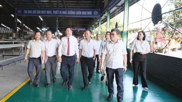 Tăng vai trò thực chất của doanh nghiệp trong liên kết ba nhà