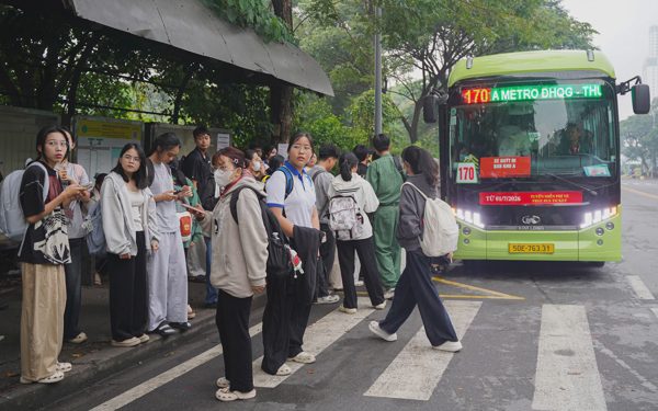 Tăng xe buýt, sinh viên ký túc xá Đại học Quốc gia TP.HCM 'dễ thở' hơn