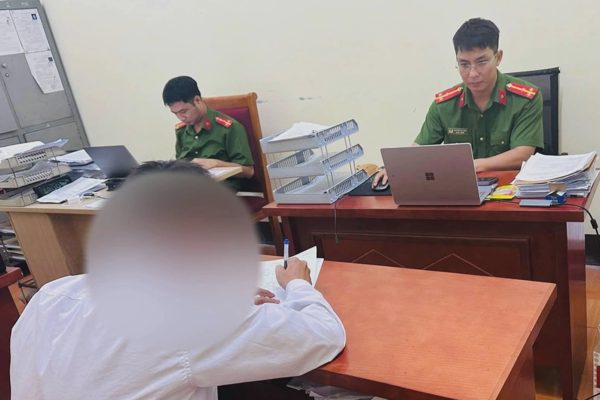 Tạo lập tài khoản TikTok giả mạo công an xã để “ra oai" với bạn bè