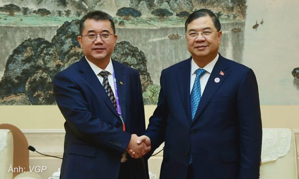 Tập đoàn Trung Quốc muốn đầu tư năng lượng, đường sắt tại Việt Nam