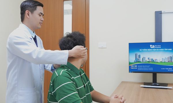Tập vật lý trị liệu có hết đau cổ vai gáy?