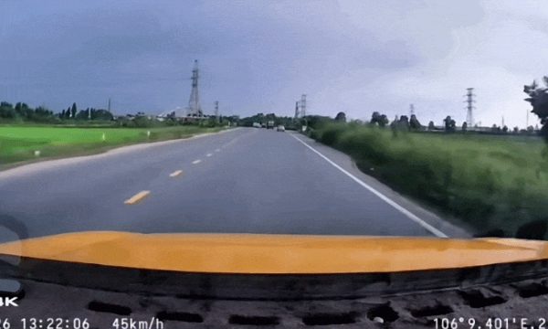 Tắt xi-nhan sớm, tài xế bị phạt 5 triệu đồng