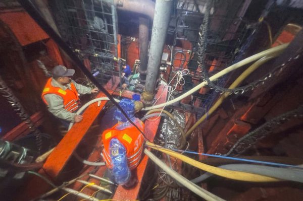 Tàu cá 16 thuyền viên gặp nạn trên biển Tây Nam, khoang máy ngập sâu 2m