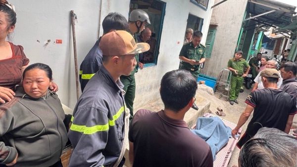 Tàu cá tông xuồng chèo tại cửa biển Lâm Đồng khiến một người chết