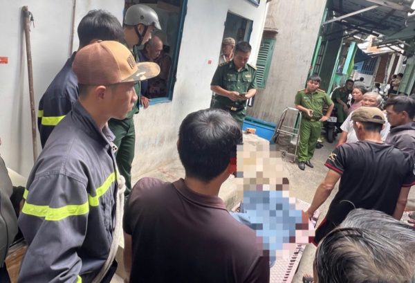 Tàu cá va chạm xuồng tại cửa biển ở Lâm Đồng, một người tử vong