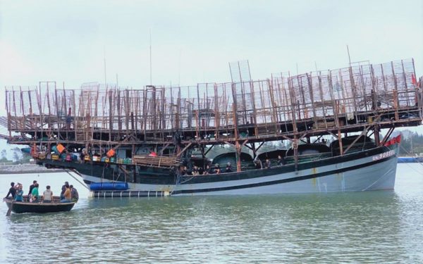 Tàu câu mực có 50 ngư dân mất liên lạc, đề nghị tìm kiếm