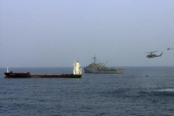 Tàu chở dầu bị chiếm giữ ngoài khơi Yemen, đổi hướng về Somalia