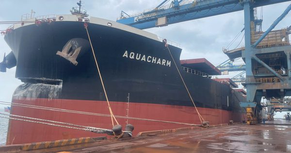 Tàu chở hơn 170.500 tấn quặng sắt va chạm cảng chuyên dụng ở Dung Quất