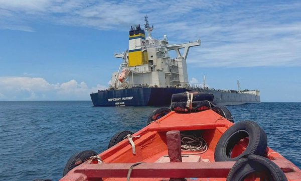 Tàu nước ngoài chở hơn 174.000 tấn quặng gặp sự cố ở Quảng Ngãi