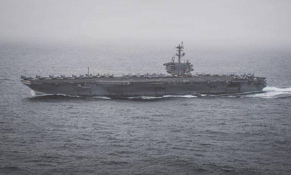 Tàu sân bay Mỹ 'né tránh thành công' loạt tên lửa đạn đạo Iran