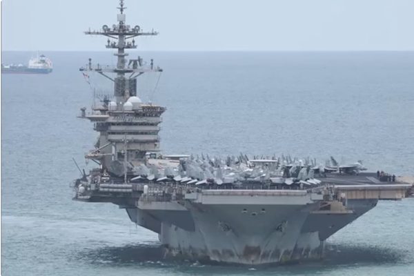 Tàu sân bay USS Abraham Lincoln của Mỹ rỉ sét do triển khai dài ngày