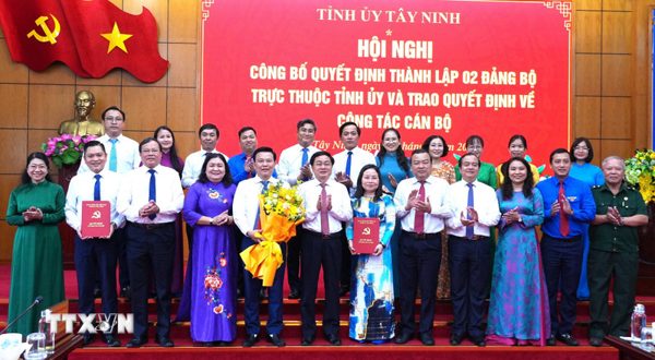 Tây Ninh công bố quyết định thành lập thí điểm hai Đảng bộ trực thuộc Tỉnh ủy