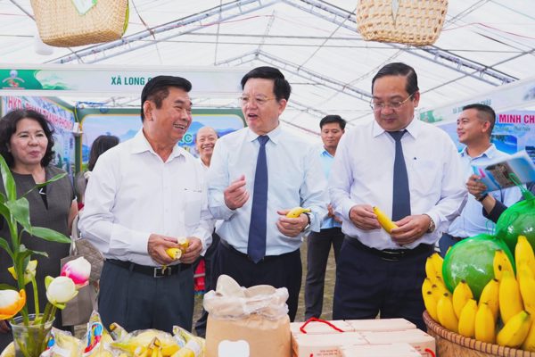 Tây Ninh khai mạc lễ hội nông sản với 250 gian hàng ở núi Bà Đen