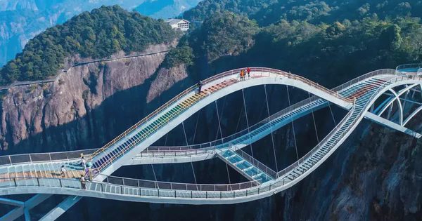 Tên là cầu Như Ý nhưng nhìn đã thấy thót tim