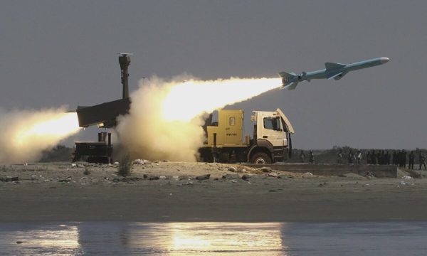 Tên lửa Iran từng 'đánh trúng' tàu chở lính thủy đánh bộ Mỹ