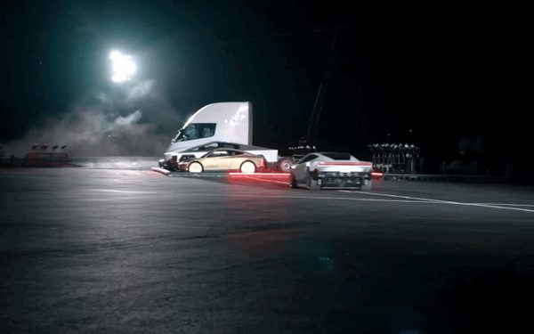 Tesla Roadster biết bay, an toàn chưa phải ưu tiên hàng đầu