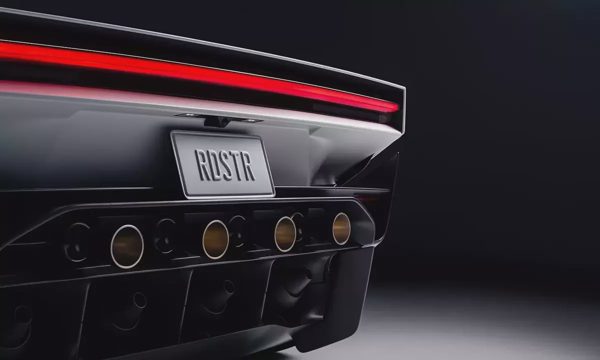 Tesla Roadster có gì đặc biệt ngoài khả năng bay lộn?
