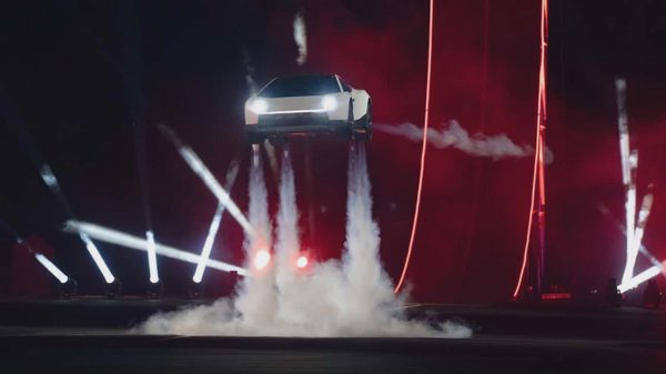 Tesla sẽ xây đường đua mạo hiểm cho chủ siêu xe bay