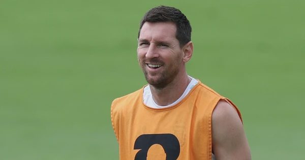 Tevez chính thức xác nhận Ronaldo và Messi đã đồng ý sát cánh cùng nhau