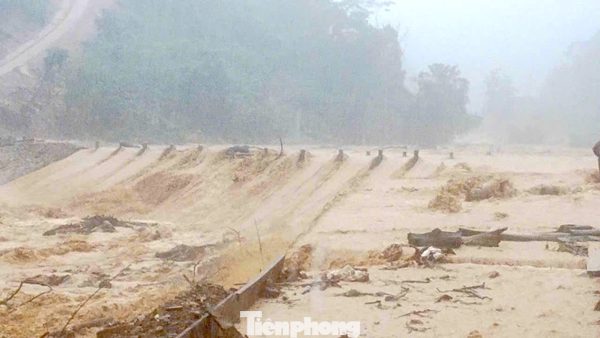 Thả lưới bắt cá giữa mưa lớn, người đàn ông bị nước cuốn tử vong