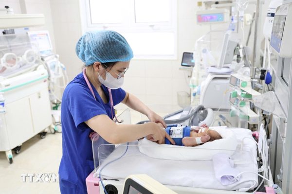 Thách thức về già hóa dân số: Vì sao người trẻ ngày càng ngại sinh con?
