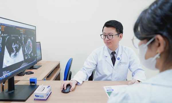 Thai bất thường não có nên chọc ối?