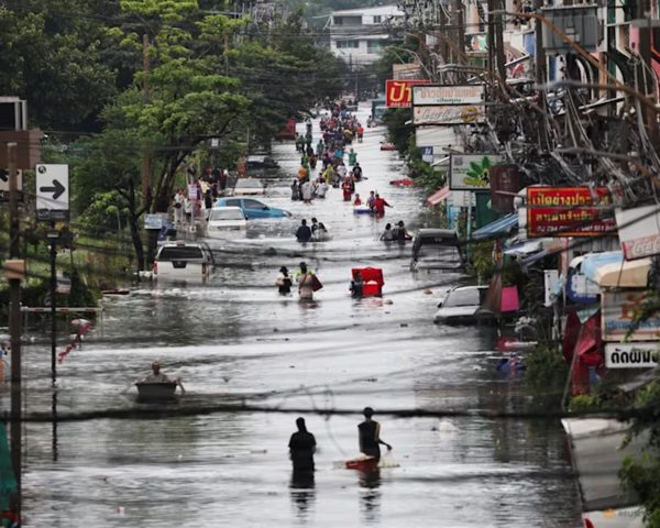 Thái Lan chìm trong lũ: 1,7 triệu người bị ảnh hưởng, 8 người thiệt mạng