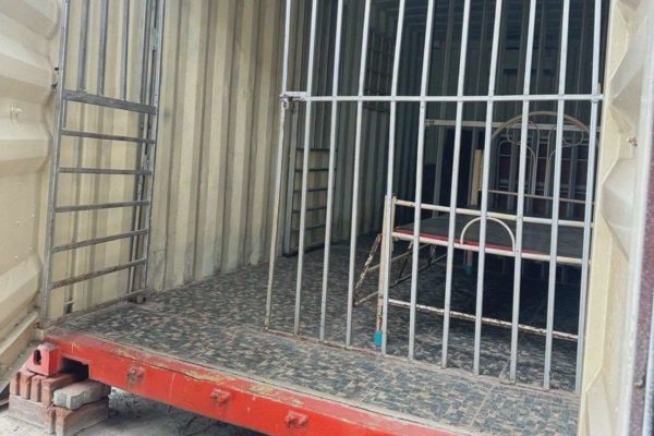 Thái Lan đóng viện dưỡng lão lắp lồng sắt xung quanh giường người cao tuổi