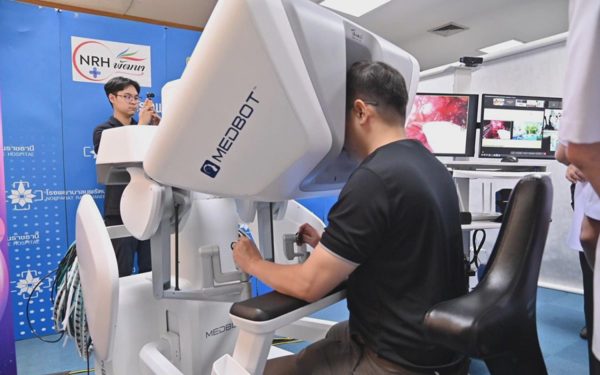 Thái Lan lần đầu phẫu thuật robot từ xa, điều trị ung thư ở khoảng cách hơn 250km