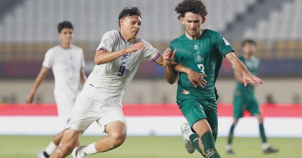 Thái Lan mất điểm, tụt hạng FIFA vì thua sốc Philippines: HLV Hudson bị chỉ trích dữ dội