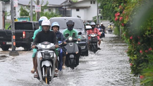 Thái Lan mở các kênh khẩn cấp hỗ trợ du khách trong vùng lụt Bangkok