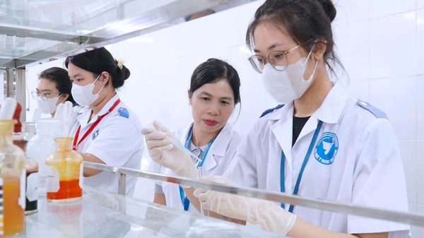 Thái Nguyên đưa giảng viên, sinh viên y khoa về hỗ trợ các xã khó khăn