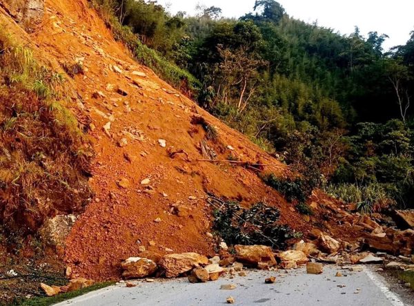 Thái Nguyên: Sạt lở trên Quốc lộ 3B, cấm xe tải trọng trên 2,5 tấn