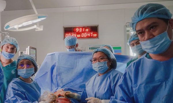 Thai nhi nhỏ nhất được sửa dị tật tim từ trong bụng mẹ