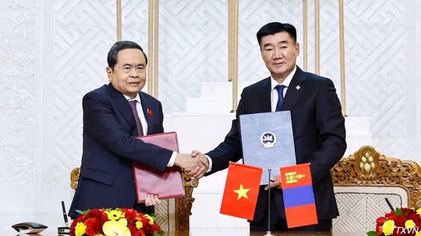 Thắm tình hữu nghị bền chặt và sâu sắc
