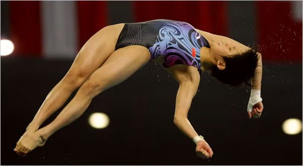 Thần đồng Trung Quốc khổ luyện từ mẫu giáo, nhịn ăn tối 2 năm để vô địch Olympic