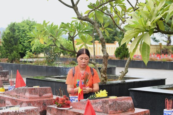 Thân nhân được hỗ trợ kinh phí khi di chuyển hài cốt liệt sĩ