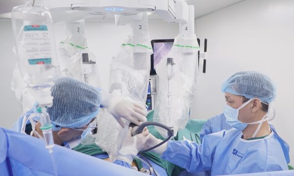Thận ứ nước giãn to gấp đôi