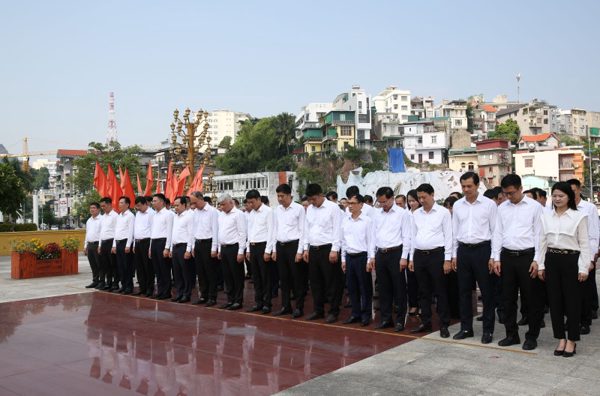 Than Uông Bí dâng hương tri ân các thế hệ công nhân Vùng mỏ