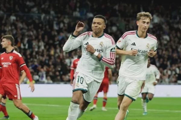 Thắng đậm Sevilla, Real Madrid sẵn sàng quyết đấu Barcelona