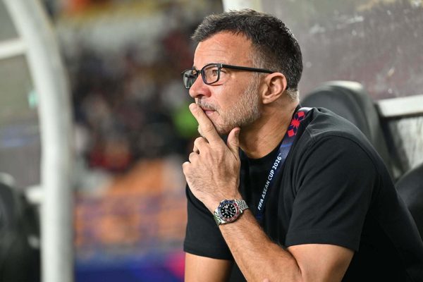 Thắng đội tuyển Việt Nam 2-0, Thái Lan vẫn bị chê