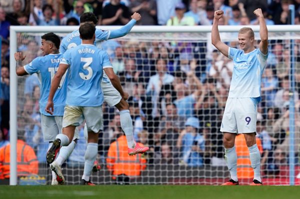 Thắng nghẹt thở Sunderland, Man City độc chiếm ngôi đầu Premier League