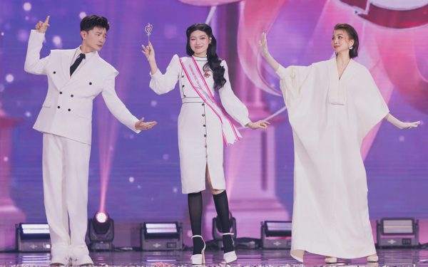 Thanh Hằng, Dược sĩ Tiến ‘quậy tưng’ cùng top 28 Hoa khôi Sinh viên Việt Nam 2026