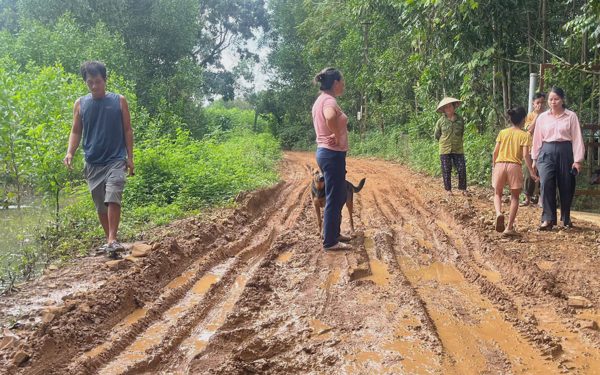 Thanh Hóa: Con đường đầy sình lầy gây ám ảnh mùa mưa với người dân ở xã nông thôn mới