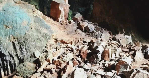 Thanh Hóa: Hang đá 250 triệu năm có dấu hiệu sạt lở